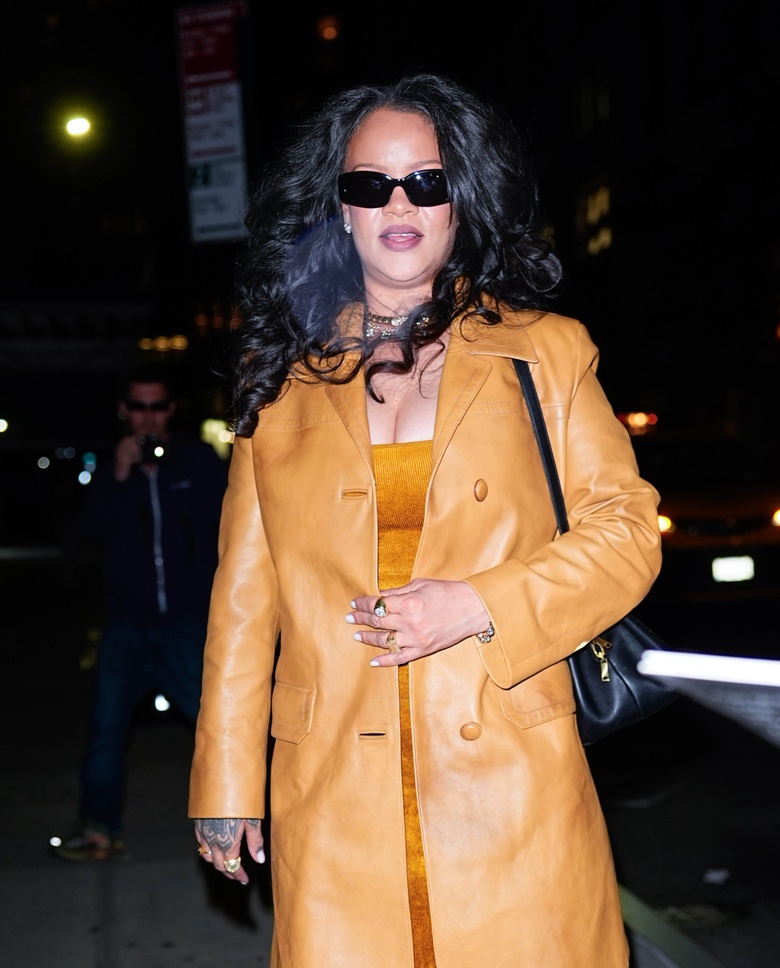 Rihanna Glows Up While Leaving New York's Four Seasons Hotel!