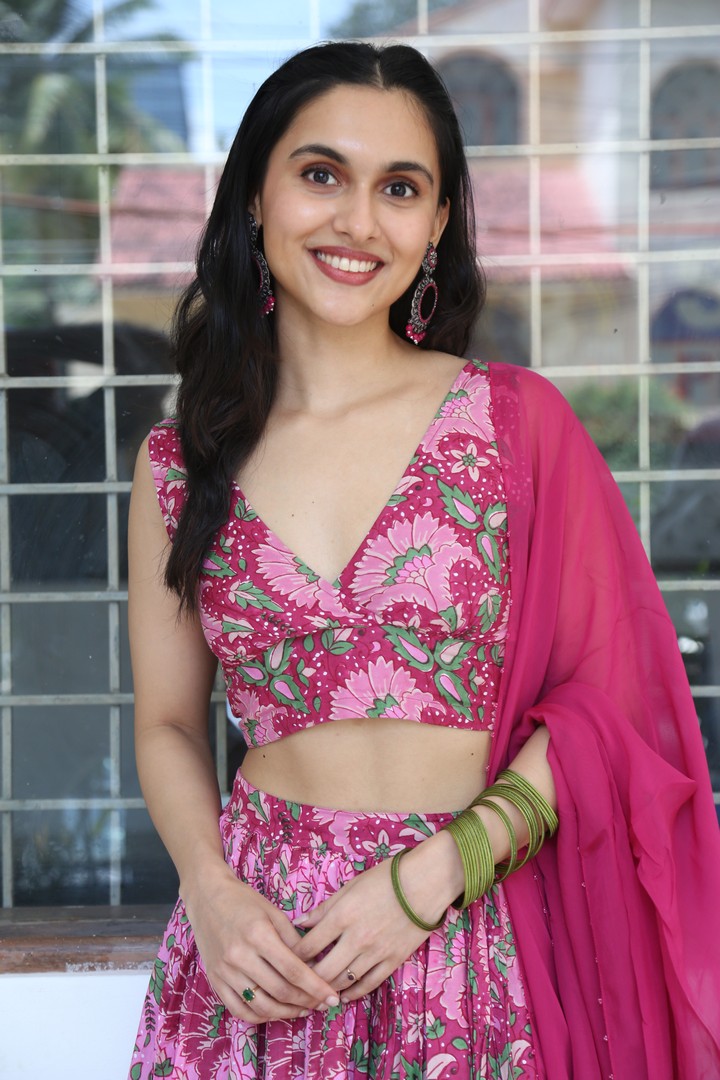 Riya Jithu Steals the Spotlight in Stunning Festive Looks