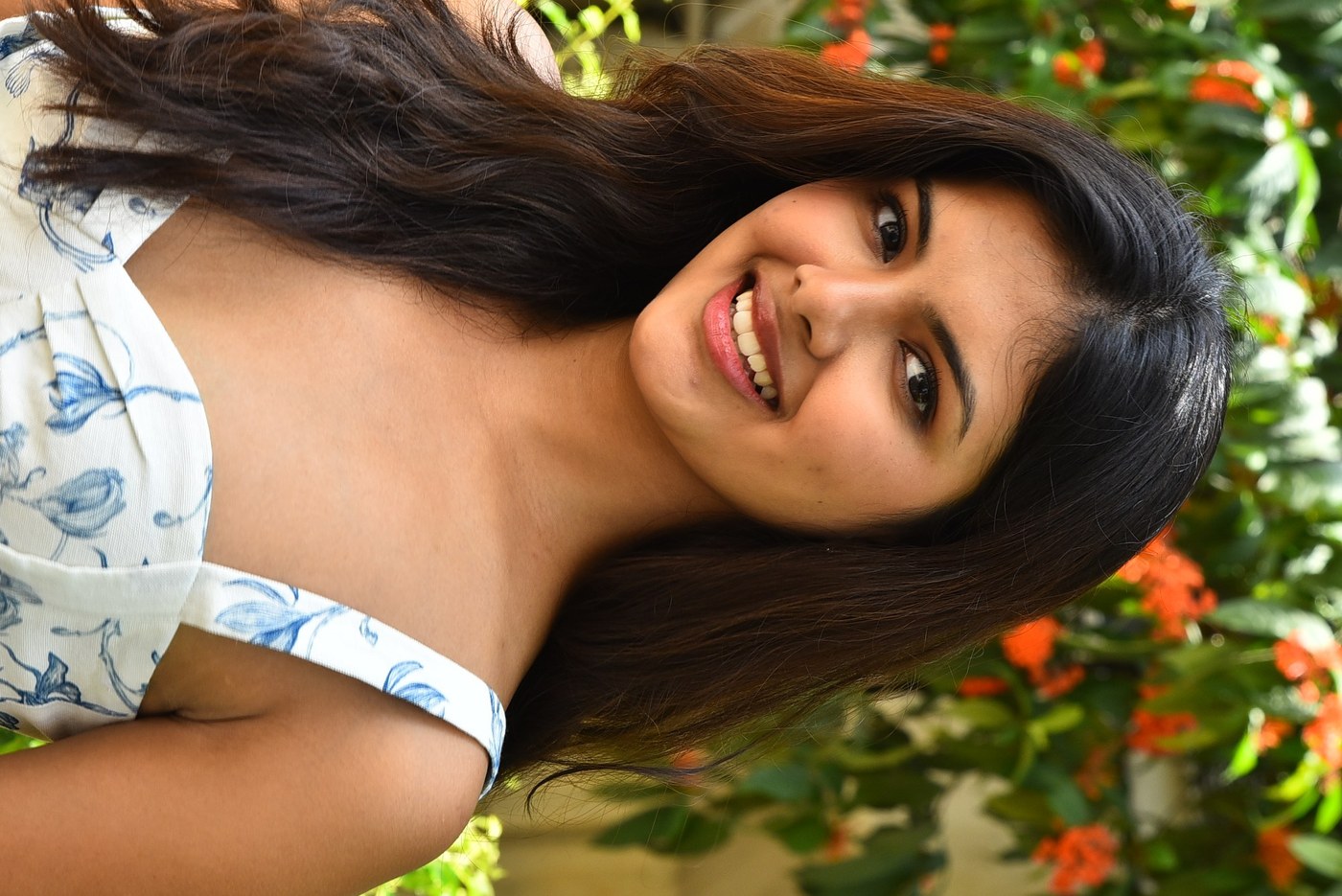 Roopa Srinivas Blooms in Floral Magic: Effortless Charm Steals Hearts!