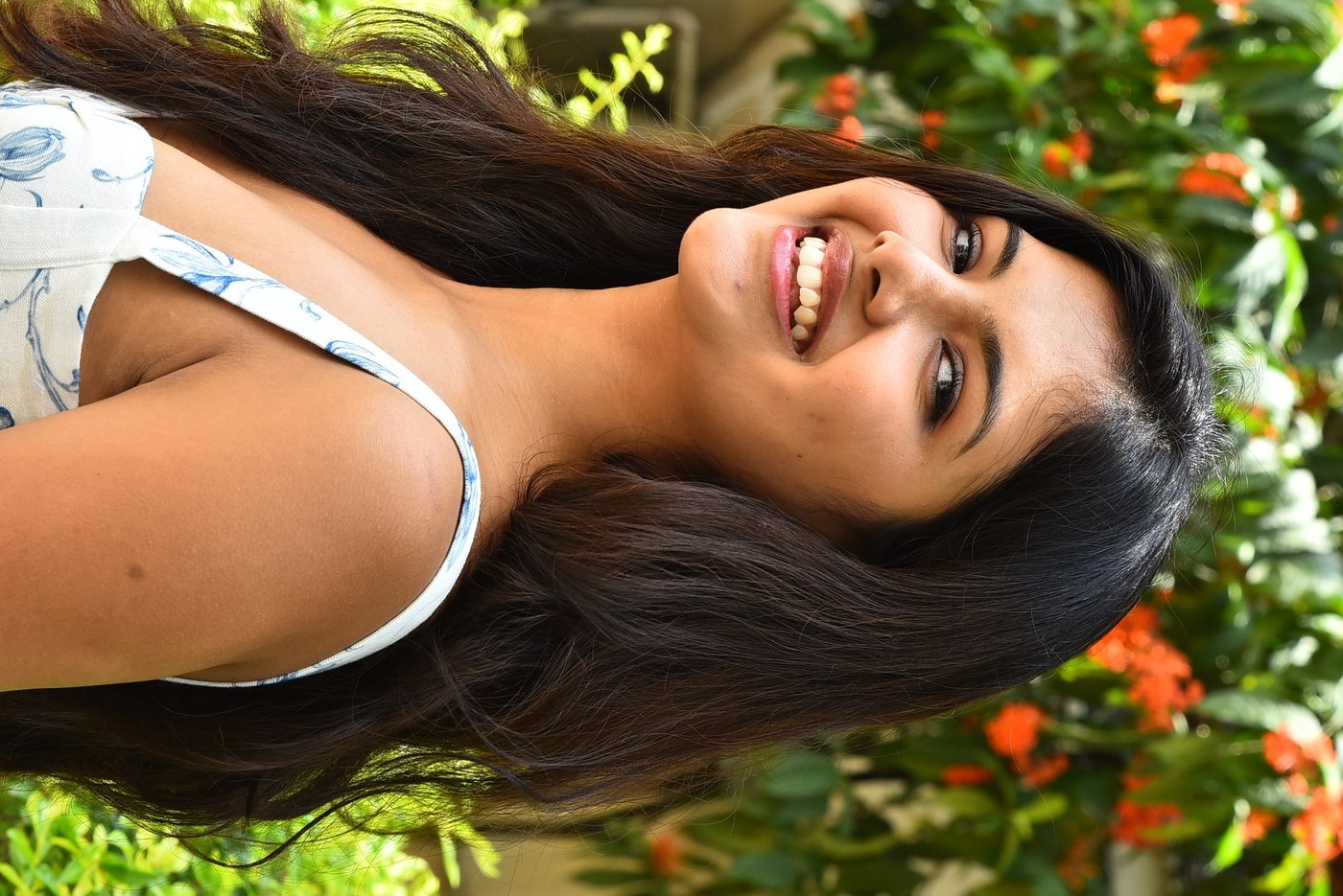 Roopa Srinivas Blooms in Floral Magic: Effortless Charm Steals Hearts!