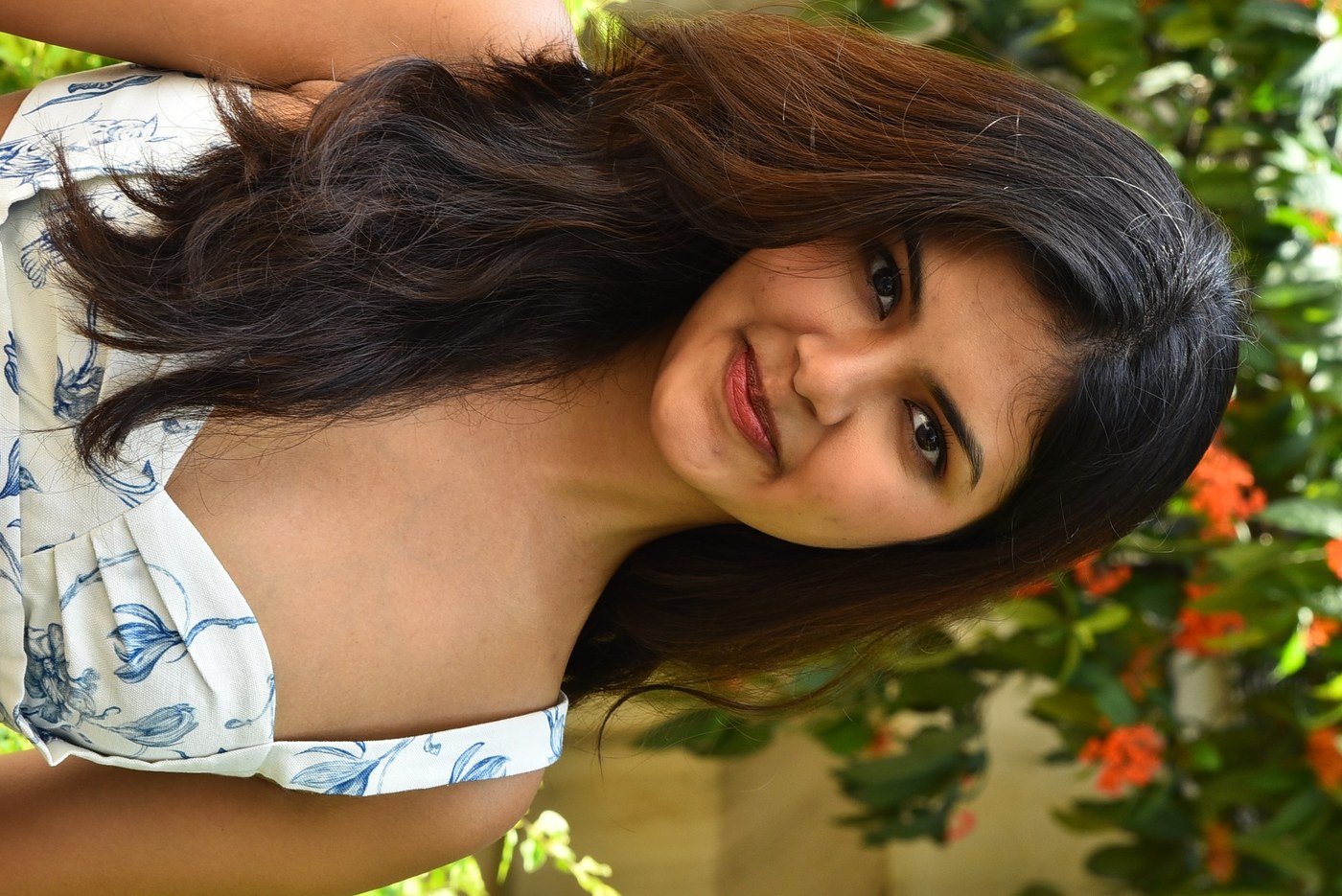 Roopa Srinivas Blooms in Floral Magic: Effortless Charm Steals Hearts!