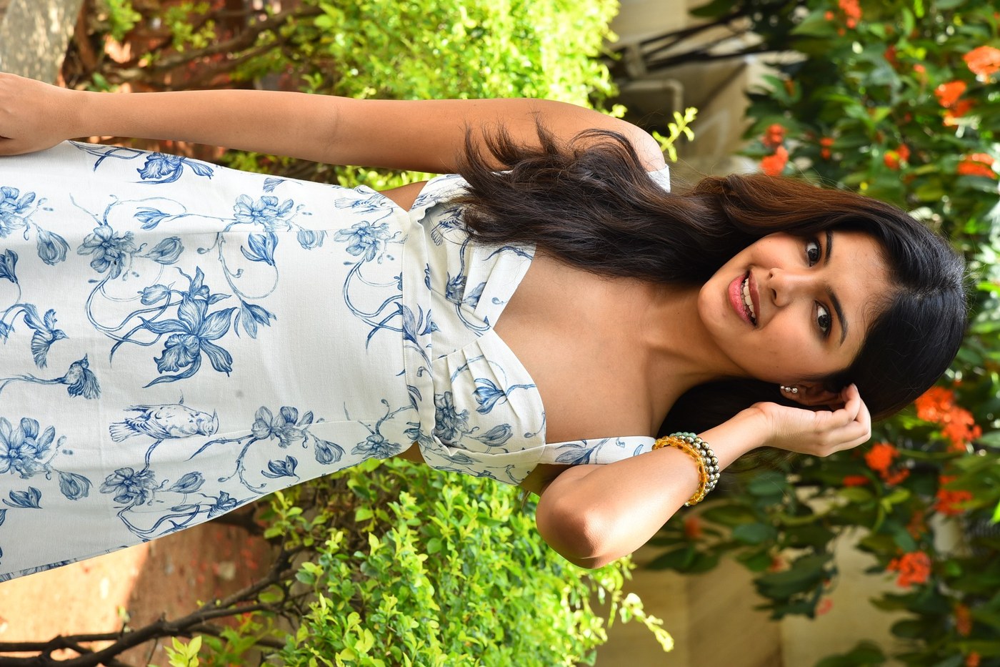 Roopa Srinivas Blooms in Floral Magic: Effortless Charm Steals Hearts!