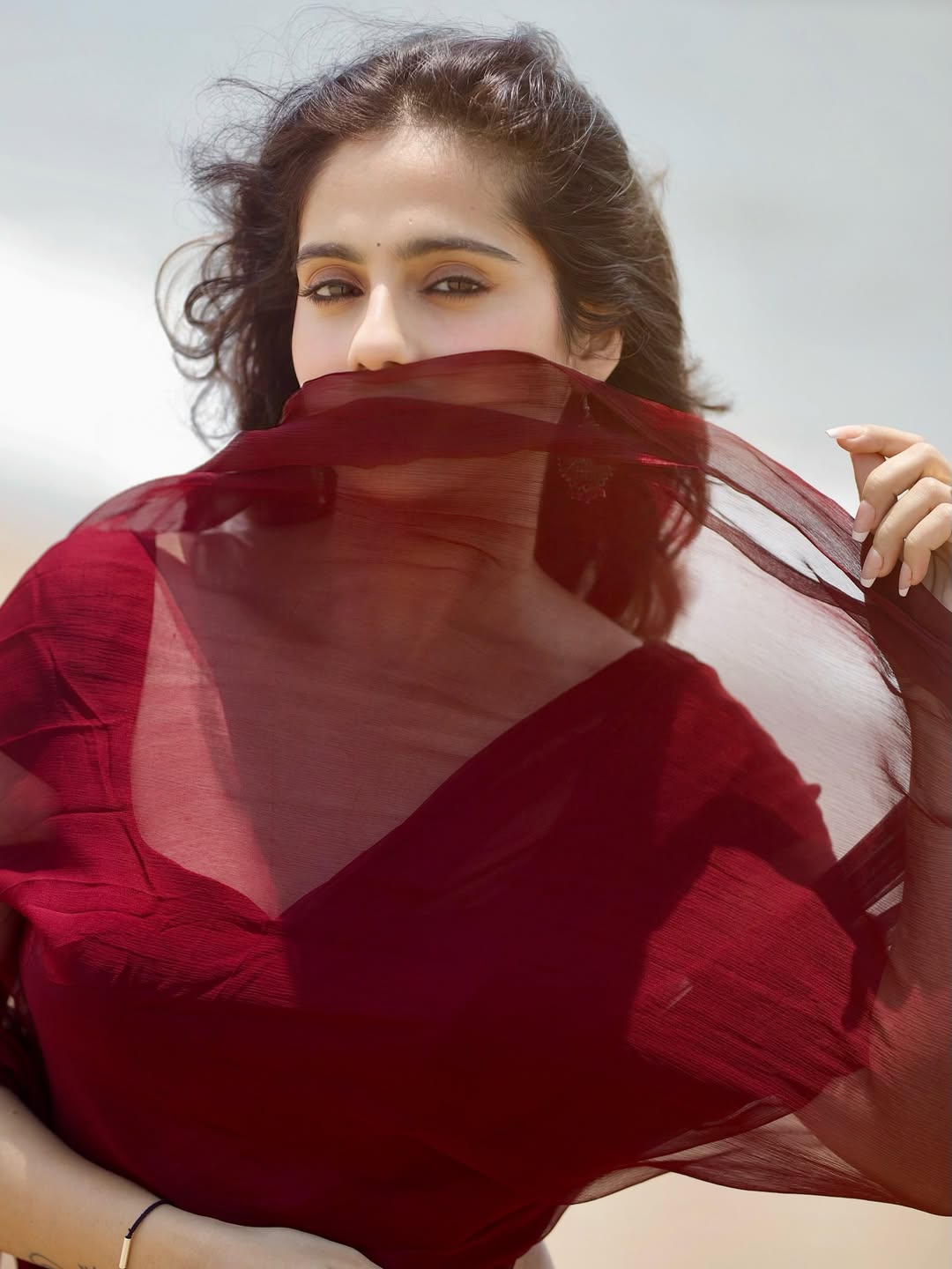 Rose Sardana Lights Up the Red Carpet in Stunning Ensemble