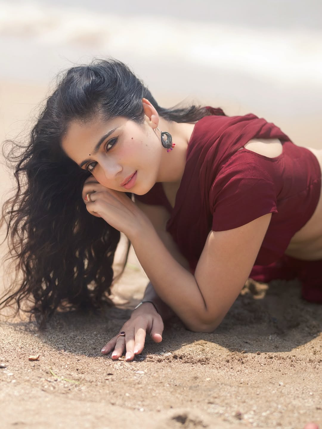 Rose Sardana Lights Up the Red Carpet in Stunning Ensemble