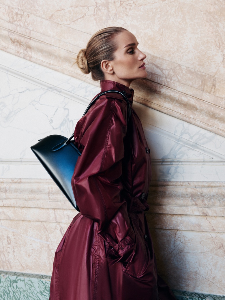 Rosie Huntington Whiteley’s Effortlessly Chic Style Steals the Spotlight