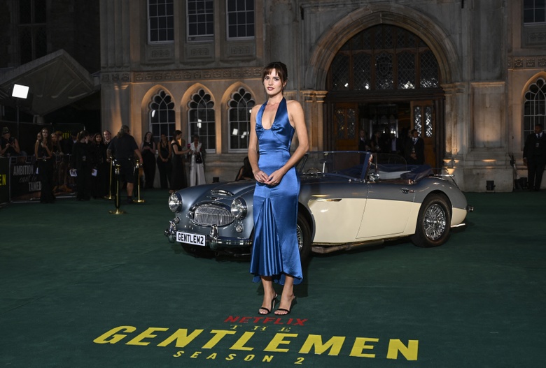 Ruby Sear Radiates at World Premiere, Stealing the Spotlight