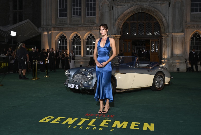 Ruby Sear Radiates at World Premiere, Stealing the Spotlight