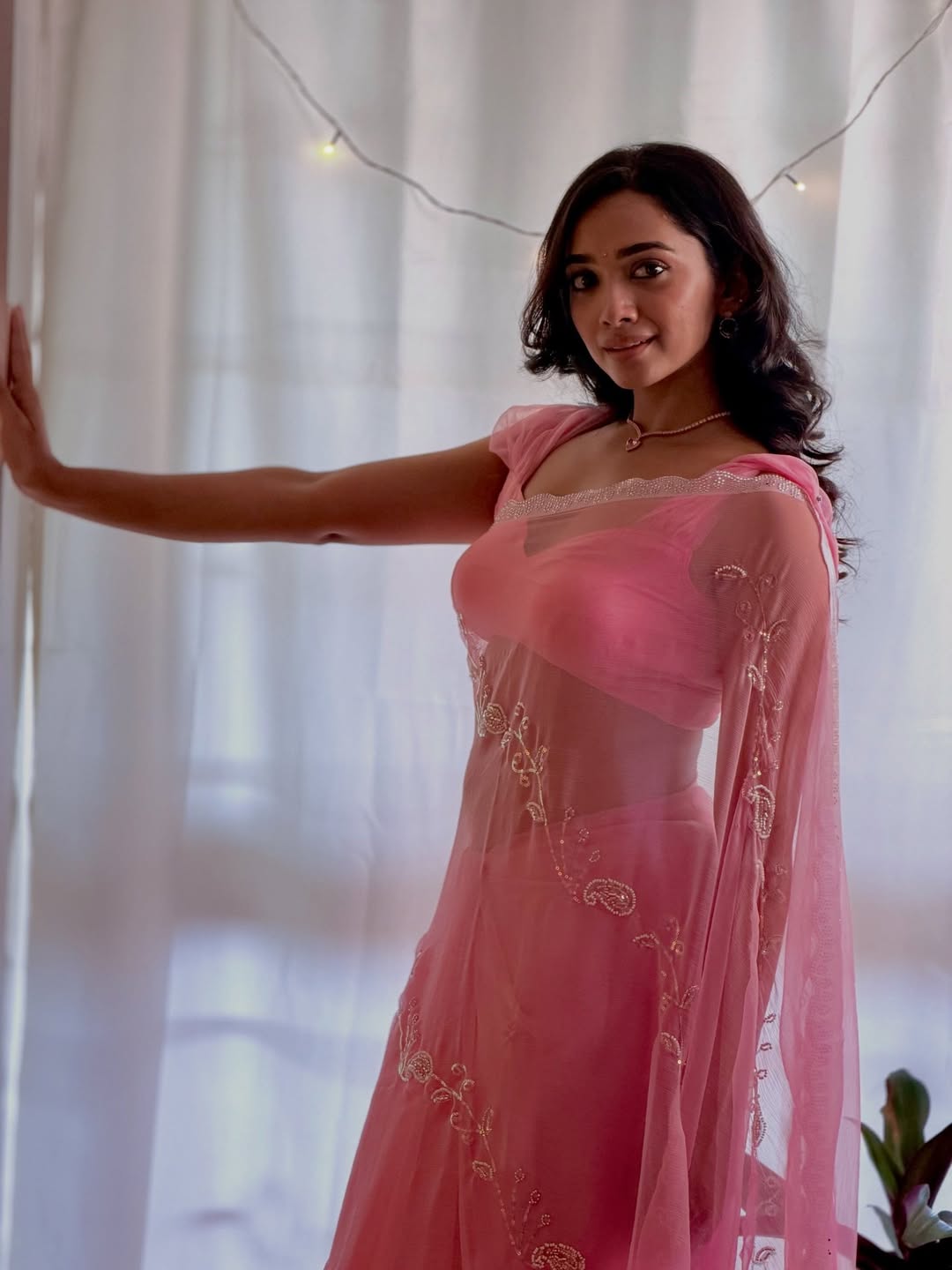 Saanve Megghana's Gorgeous Pink Saree Photos Are Trending