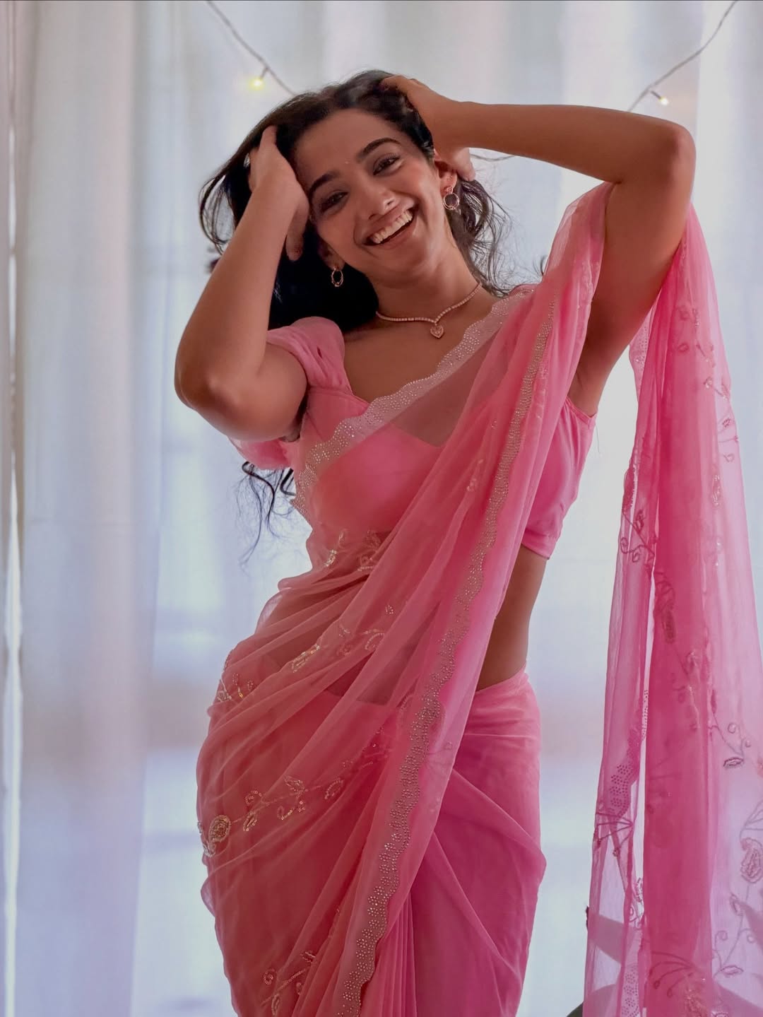 Saanve Megghana's Gorgeous Pink Saree Photos Are Trending