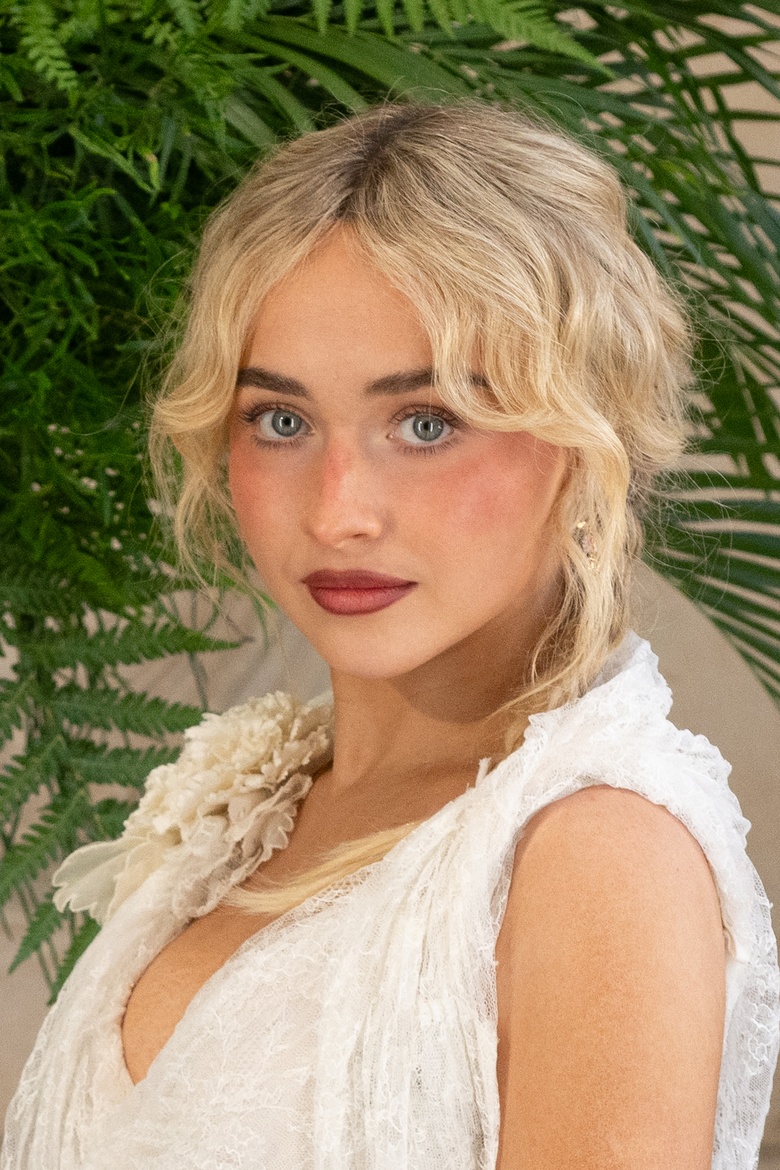 Serving Haute Couture Glamour: Sabrina Carpenter Shines at Paris Dior Show