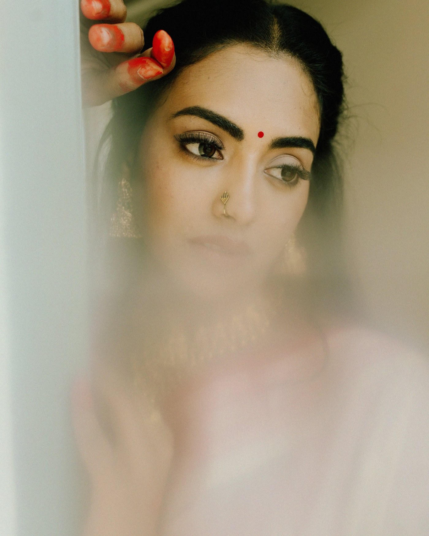Sai Kamakshi Bhaskarla shines in an elegant off-white saree accented with rich red and golden detailing.