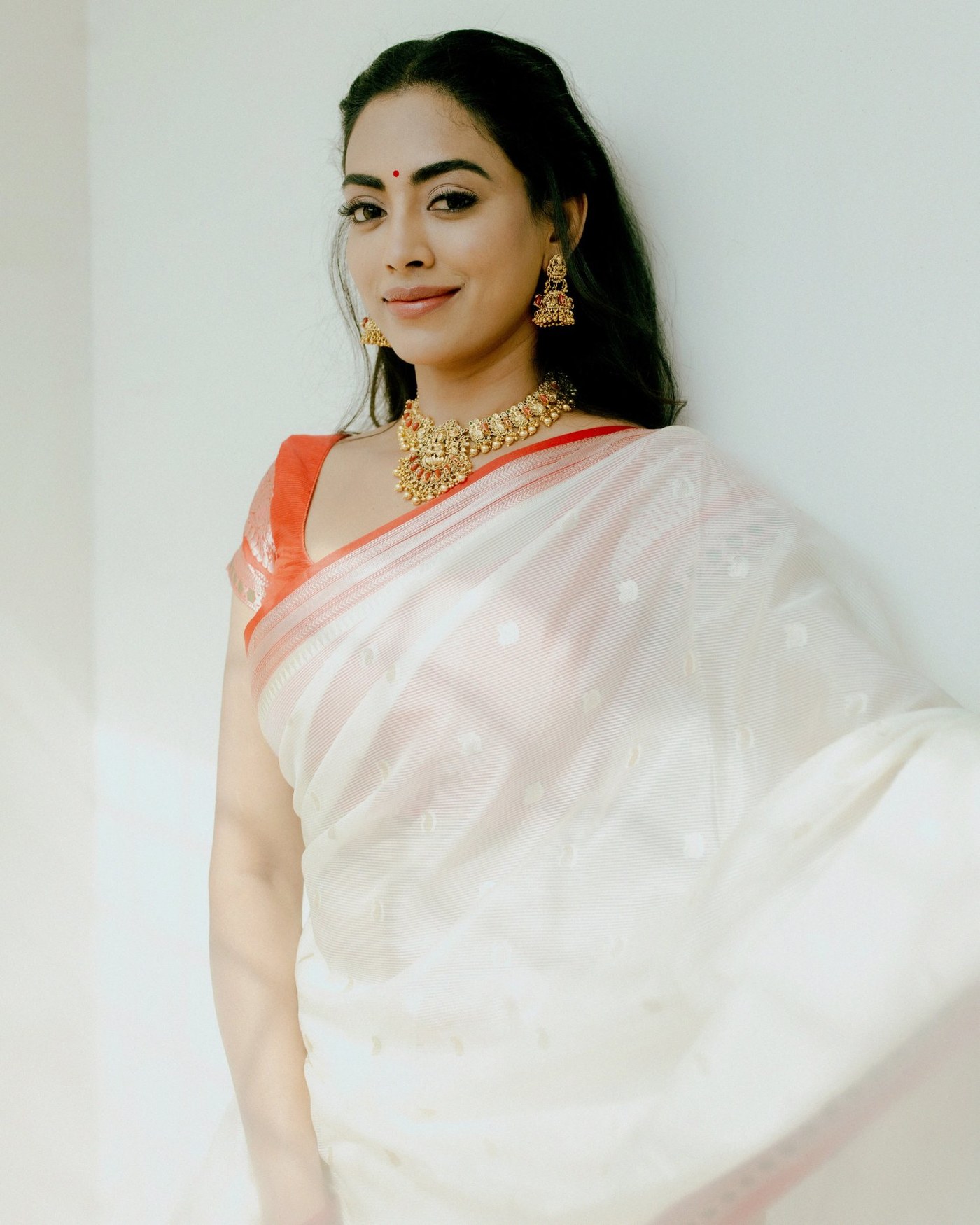 Sai Kamakshi Bhaskarla Owns Ethnic Grace in Regal Saree Ensemble