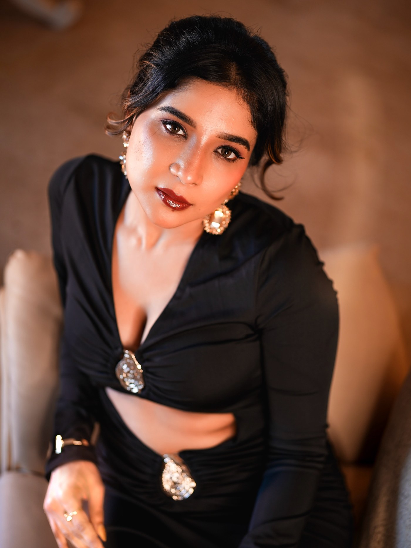 Sakshi Agarwal showcases an assertive all-black ensemble with dramatic jewelry and polished styling. - Photos & Updates