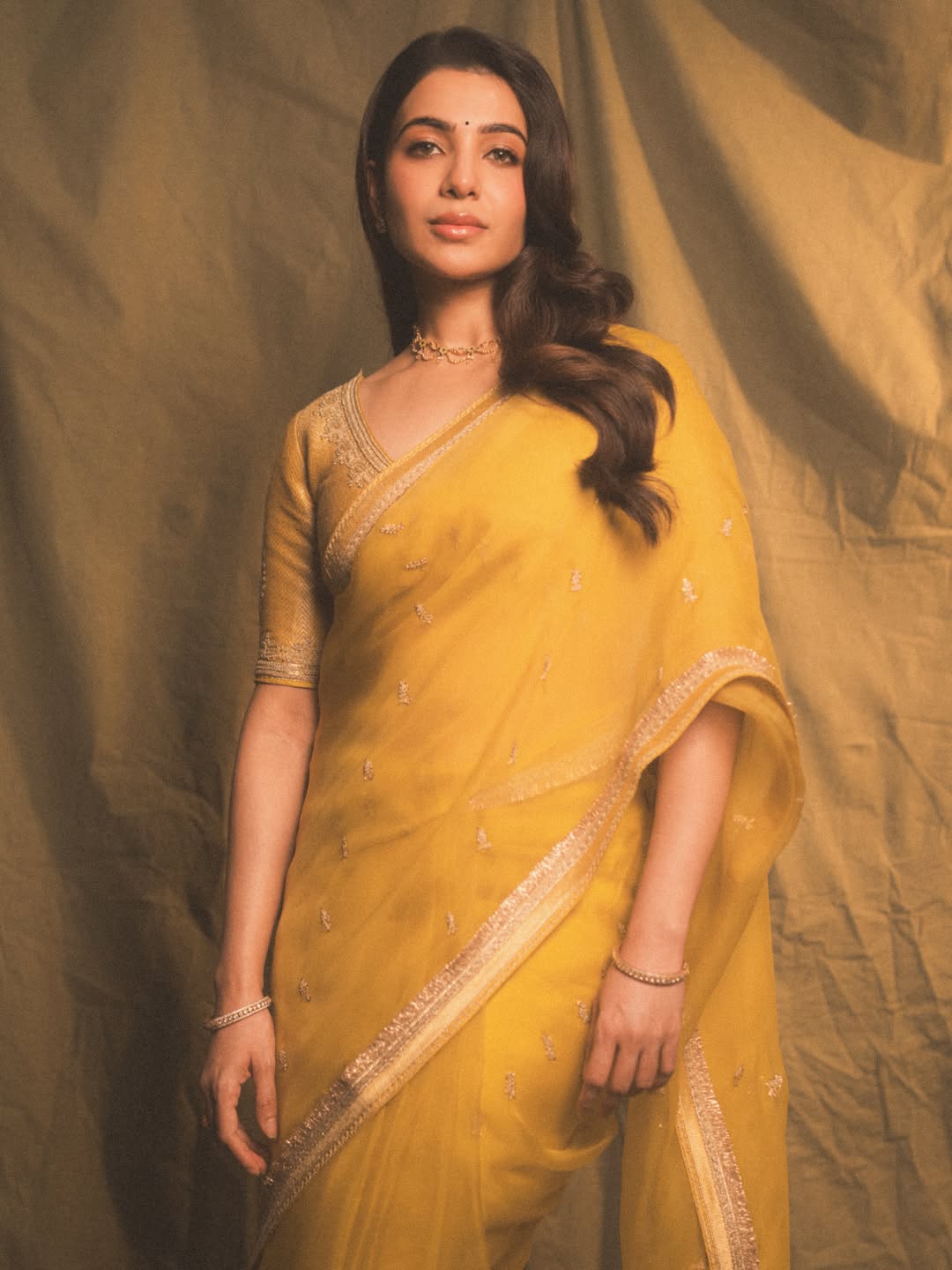 Samantha Ruth Prabhu Dazzles in Yellow Saree: Timeless Elegance Redefined!