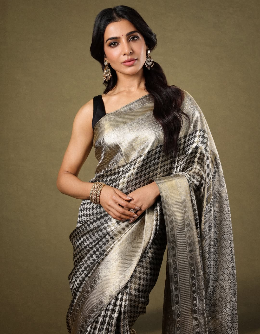 Samantha's Stunning Style: A Collection of Looks