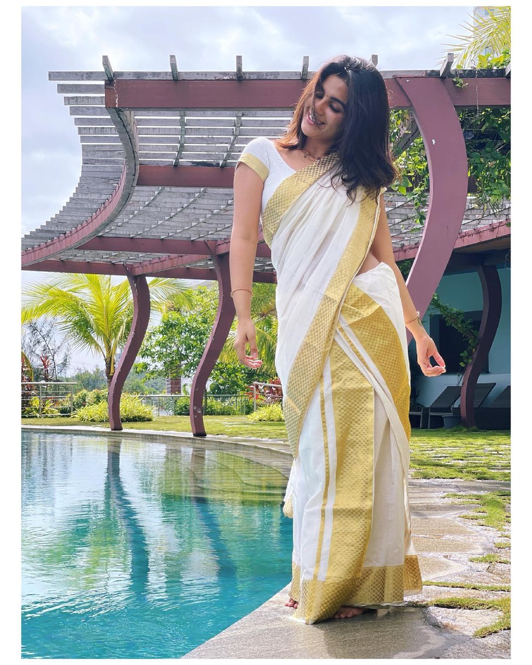 Samyuktha Menon's Golden Radiance: Outdoor Elegance