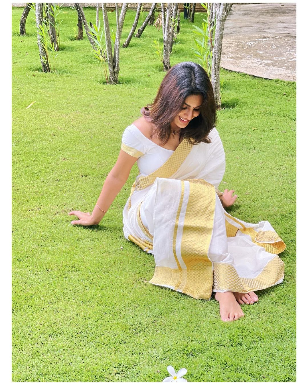 Samyuktha Menon's Golden Radiance: Outdoor Elegance