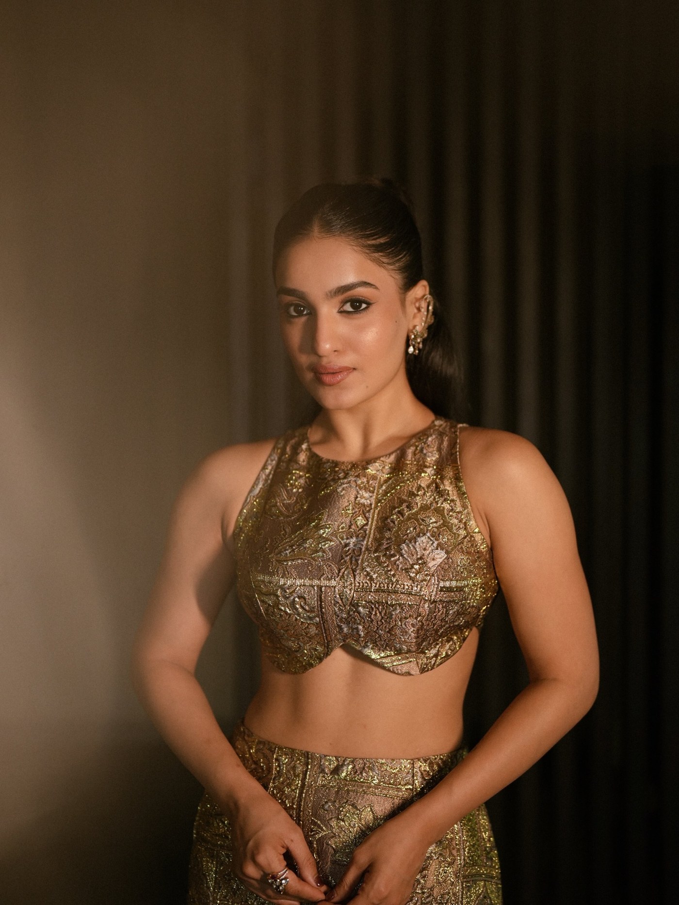 Saniya Iyappan Redefines Tradition: Golden Brocade Glamour Hits Modern Runway