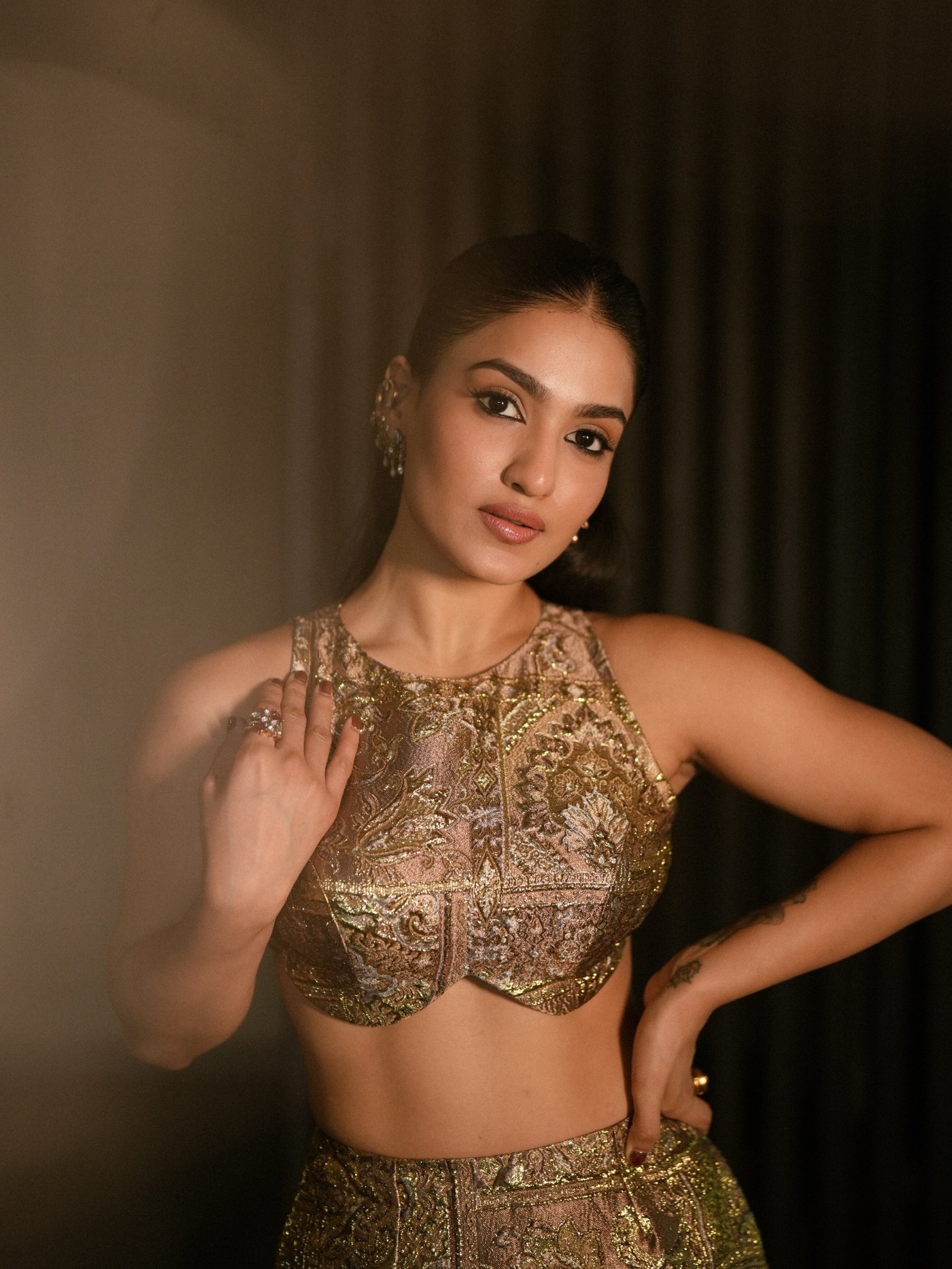 Saniya Iyappan Redefines Tradition: Golden Brocade Glamour Hits Modern Runway