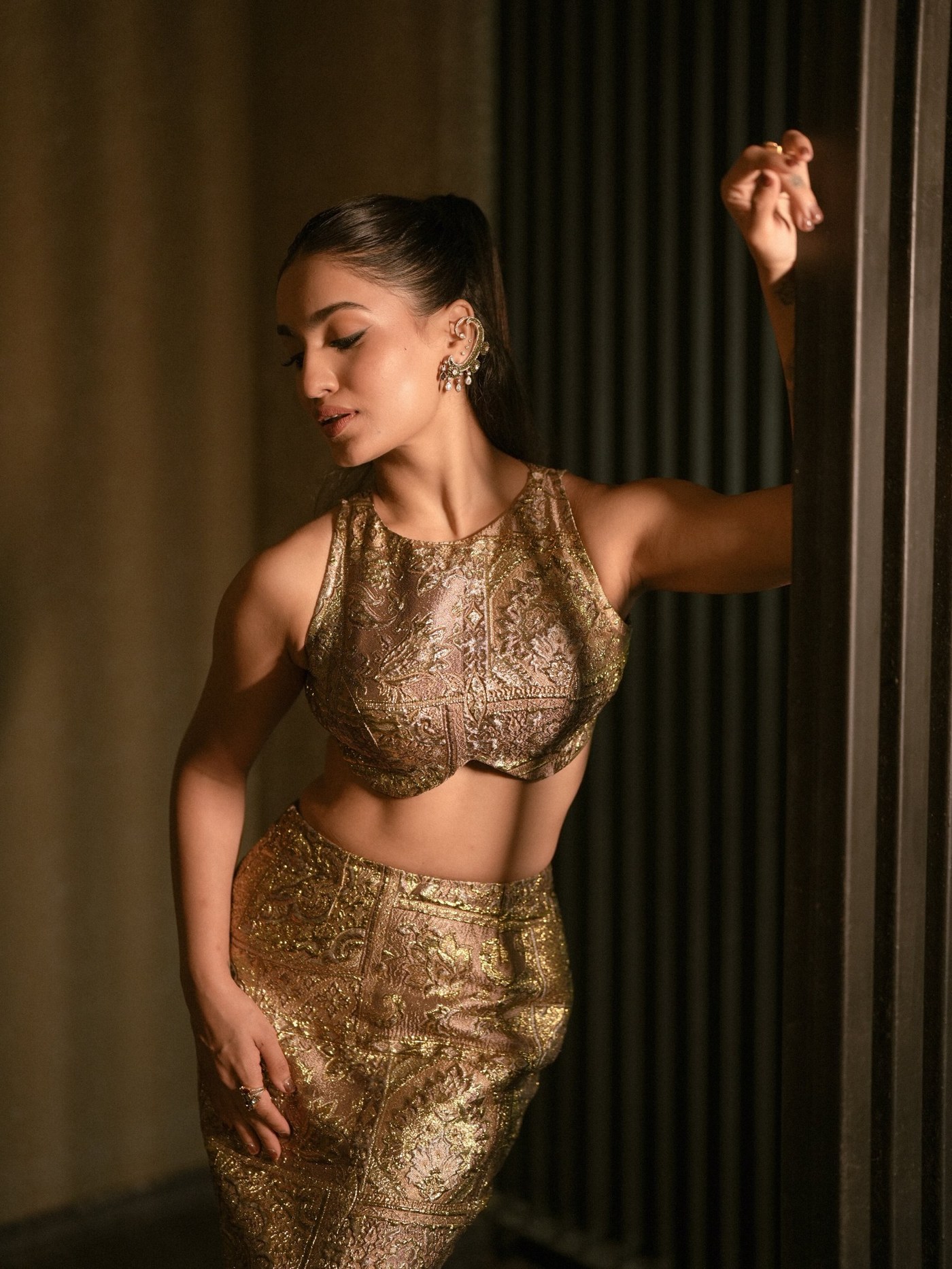 Saniya Iyappan Redefines Tradition: Golden Brocade Glamour Hits Modern Runway