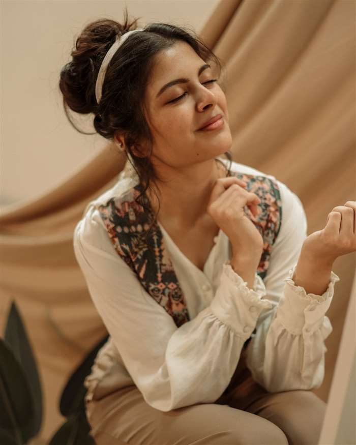 Sanjana K's Stunning Outdoor & Indoor Looks