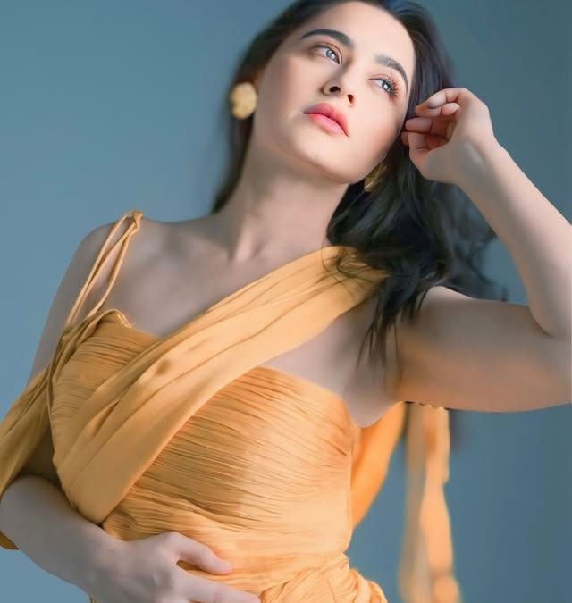 Sanjeeda Shaikh's Chic Look Steals Spotlight!