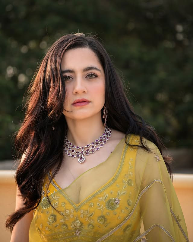 Sanjeeda Shaikh's Chic Look Steals Spotlight!