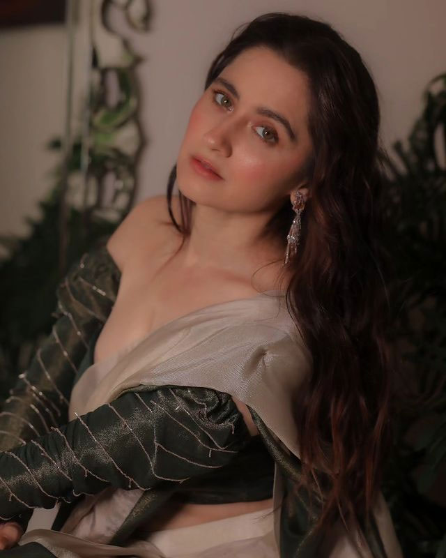 Sanjeeda Shaikh's Chic Look Steals Spotlight!