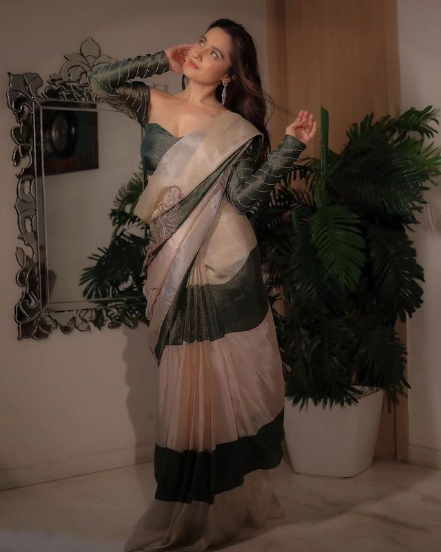 Sanjeeda Shaikh's Chic Look Steals Spotlight!