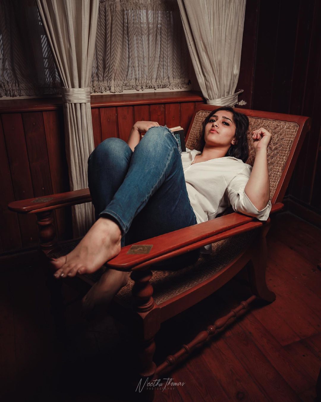 Sanusha's Stunning Latest Photo Shoot Stills Reveal Glamour