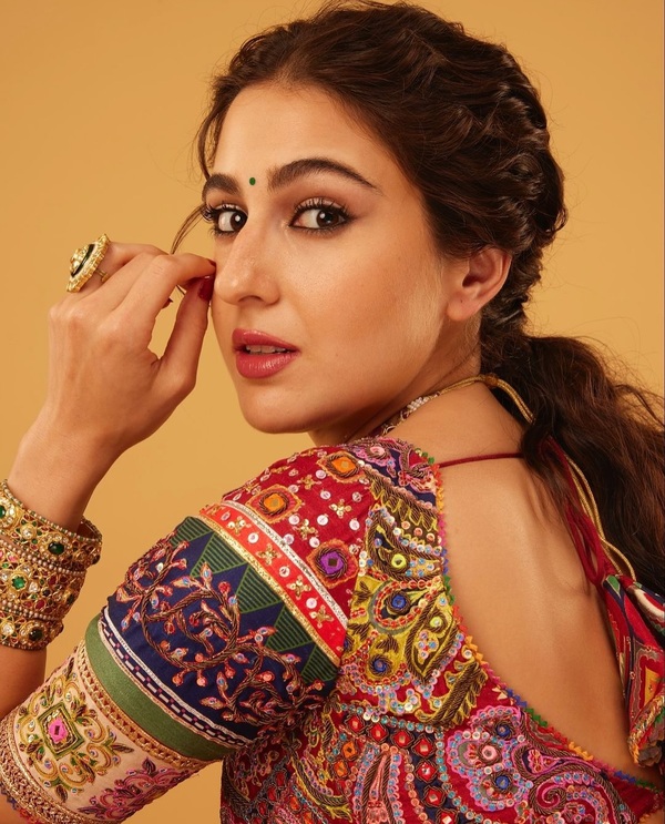 Sara Ali Khan Glows Up in Stunning Festive Looks!