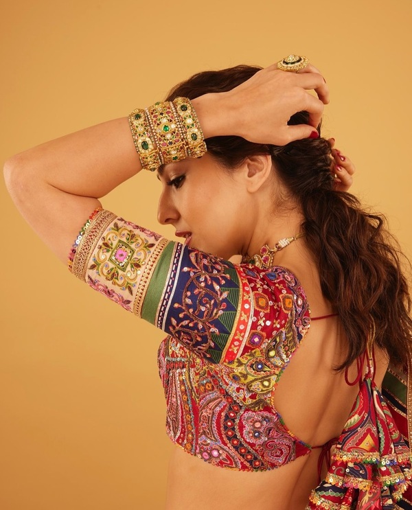 Sara Ali Khan Glows Up in Stunning Festive Looks!