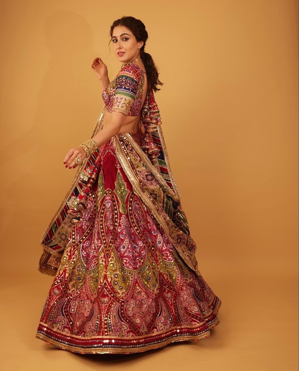 Sara Ali Khan Glows Up in Stunning Festive Looks!
