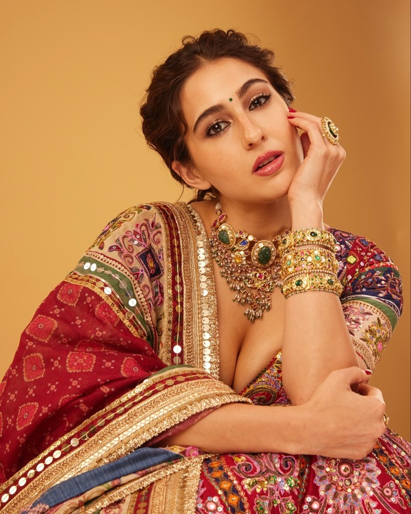 Sara Ali Khan Glows Up in Stunning Festive Looks!