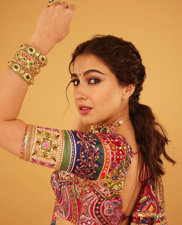 Sara Ali Khan Glows Up in Stunning Festive Looks!