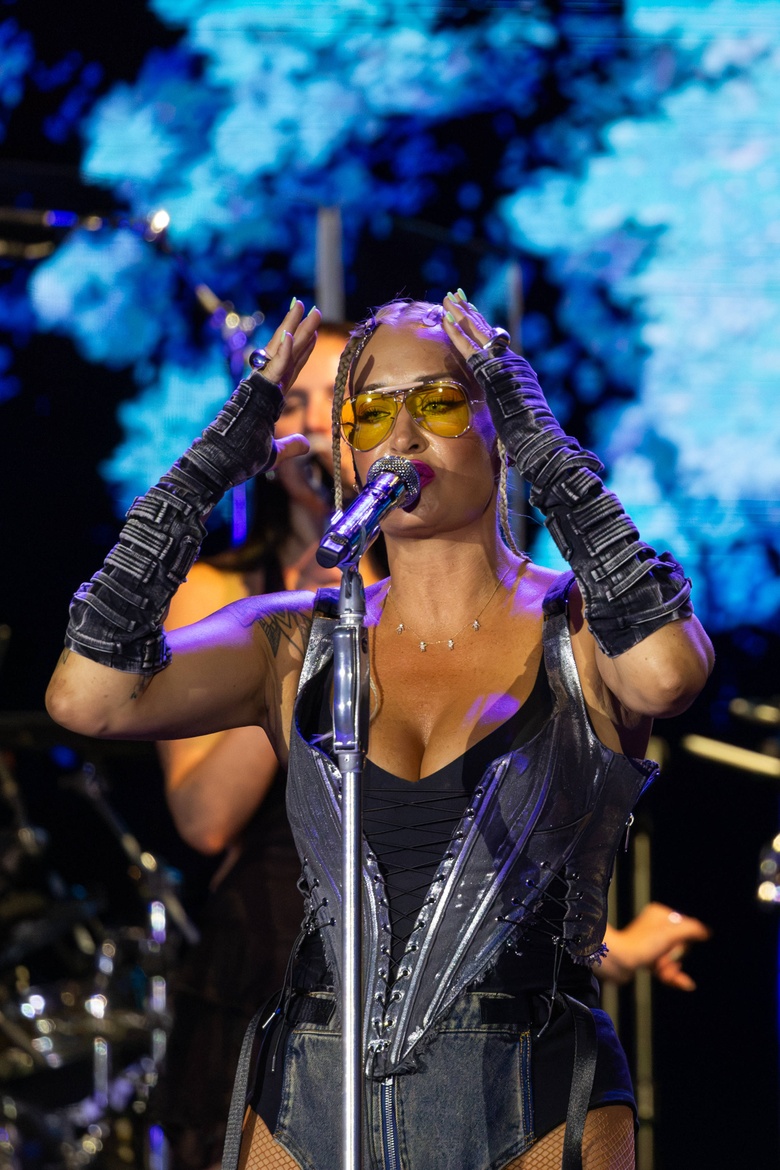 Sarah Connor’s Stellar Style and Spotlight Moment at the Moon and Stars Festival