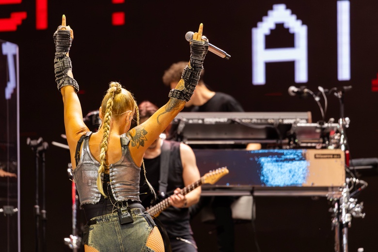 Sarah Connor’s Stellar Style and Spotlight Moment at the Moon and Stars Festival