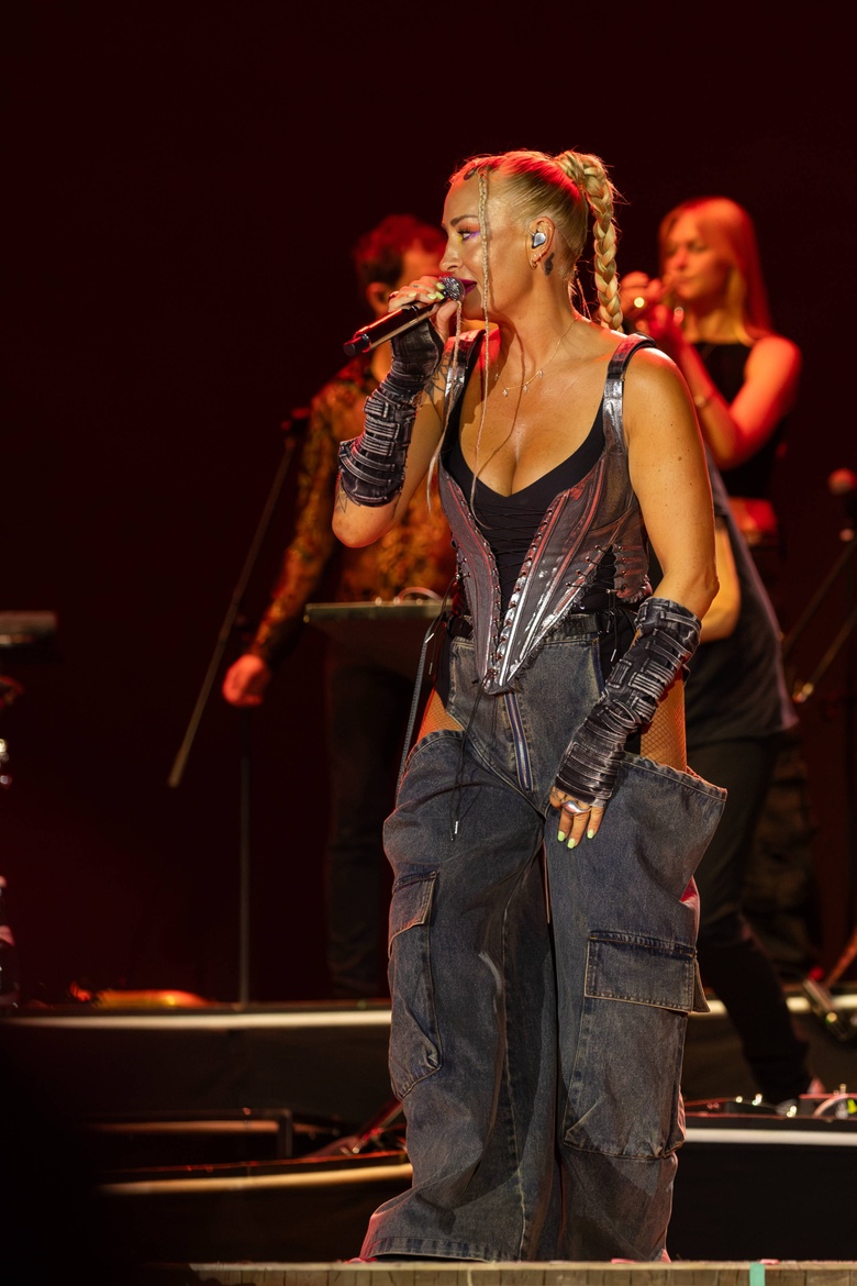 Sarah Connor’s Stellar Style and Spotlight Moment at the Moon and Stars Festival