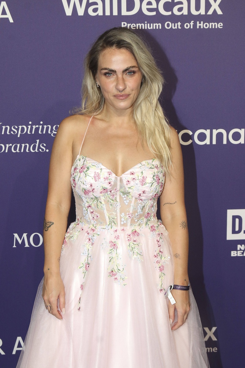 Sarah Mangione Steals the Spotlight at German Perfume Awards!