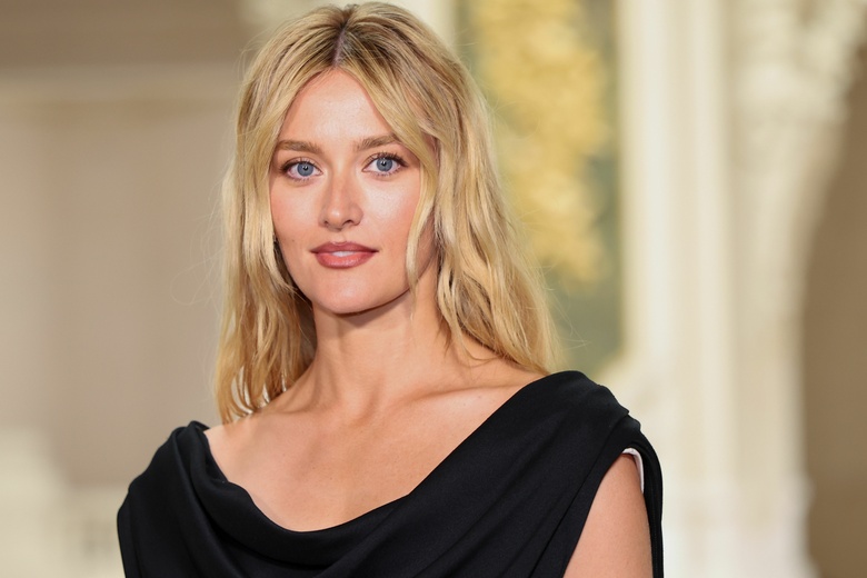 Sarah Pidgeon Owns the Red Carpet at Chanel Haute Couture Show