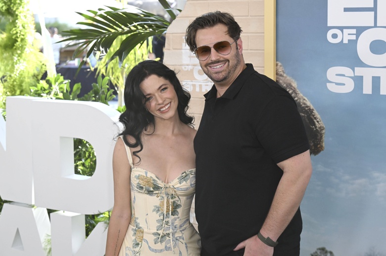 Sasha Pieters Shines at Warner Bros Premiere in California