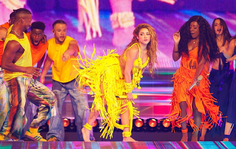 Shakira Brings the Heat! Las Mujeres Ya No Lloran World Tour Vibes