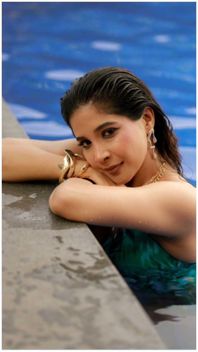 Shakshi Agarwal Fun Glamour Photoshoots in the Water