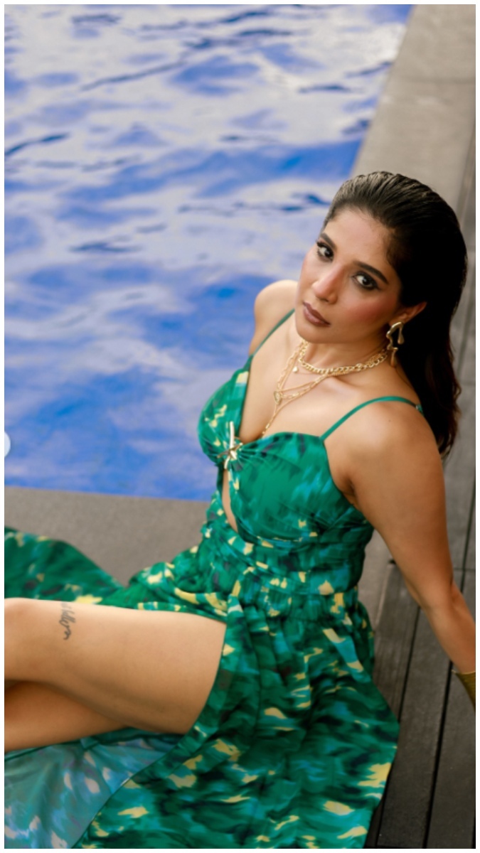 Shakshi Agarwal Fun Glamour Photoshoots in the Water