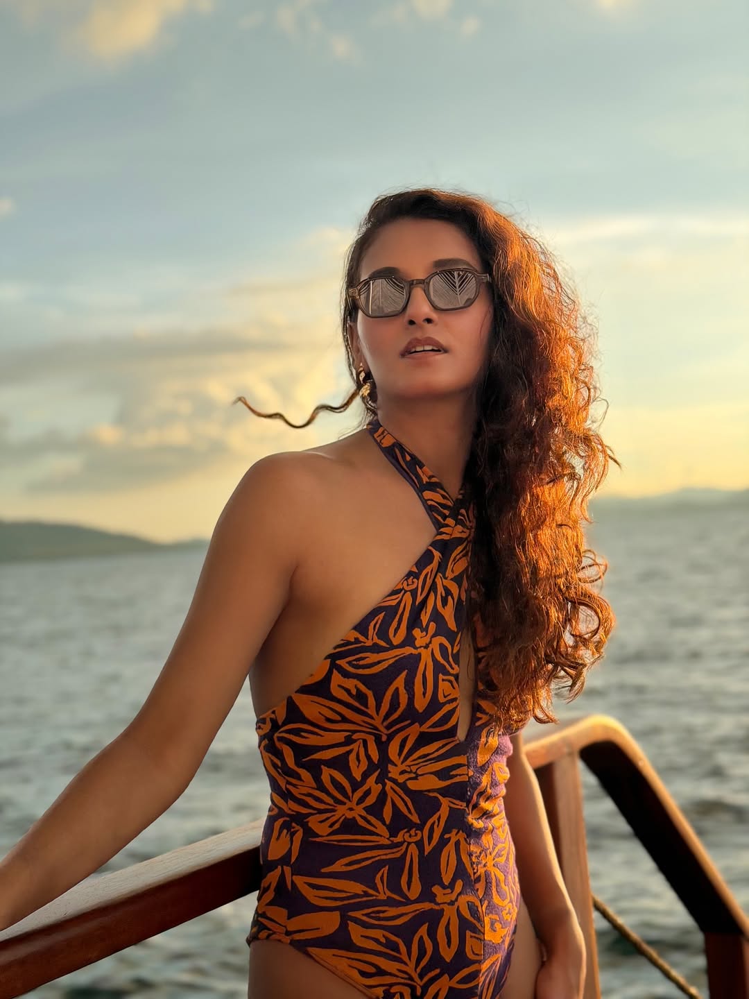 Shakti Mohan's Glamorous Look: A Collection of Stunning Shots