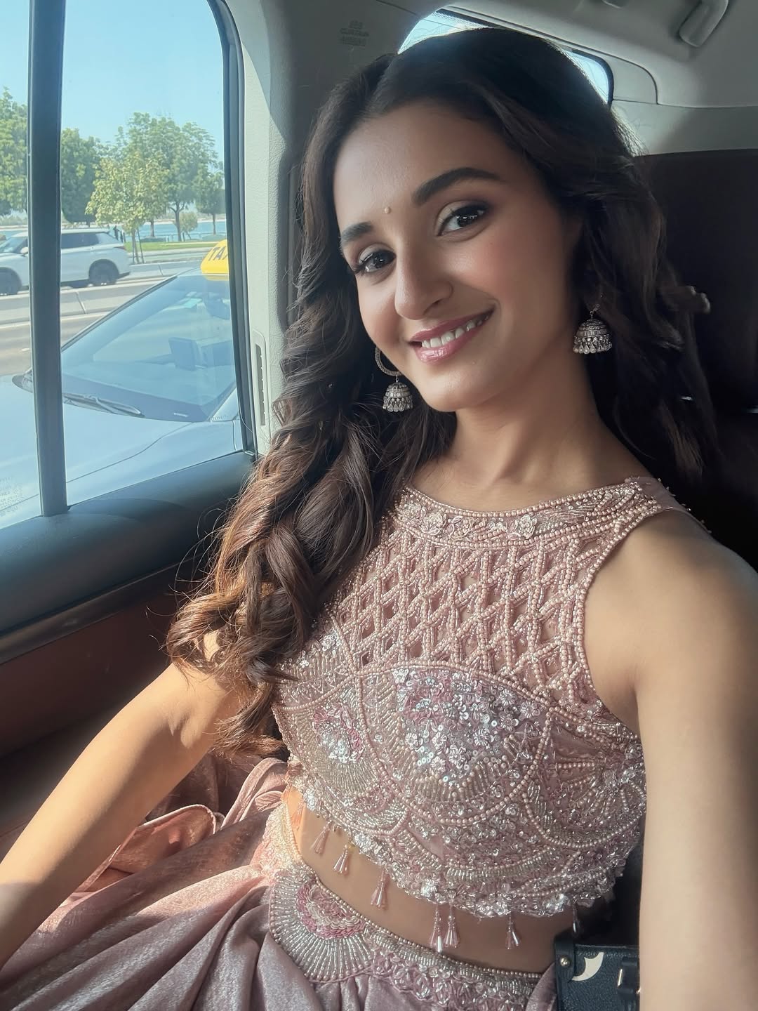 Shakti Mohan's Glamorous Look: A Collection of Stunning Shots