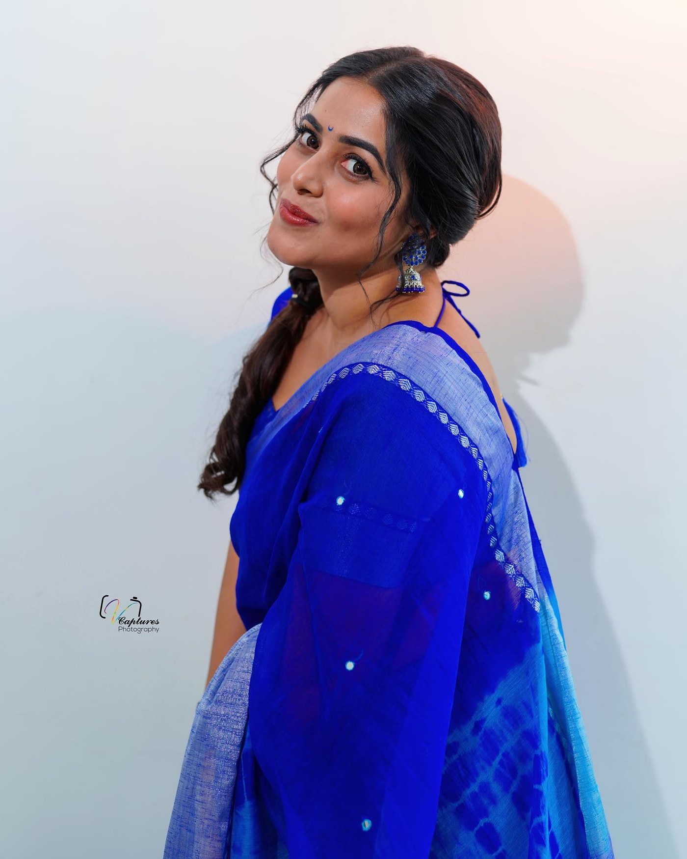 Shamna Kasim Latest Stunning Saree Photos and Looks