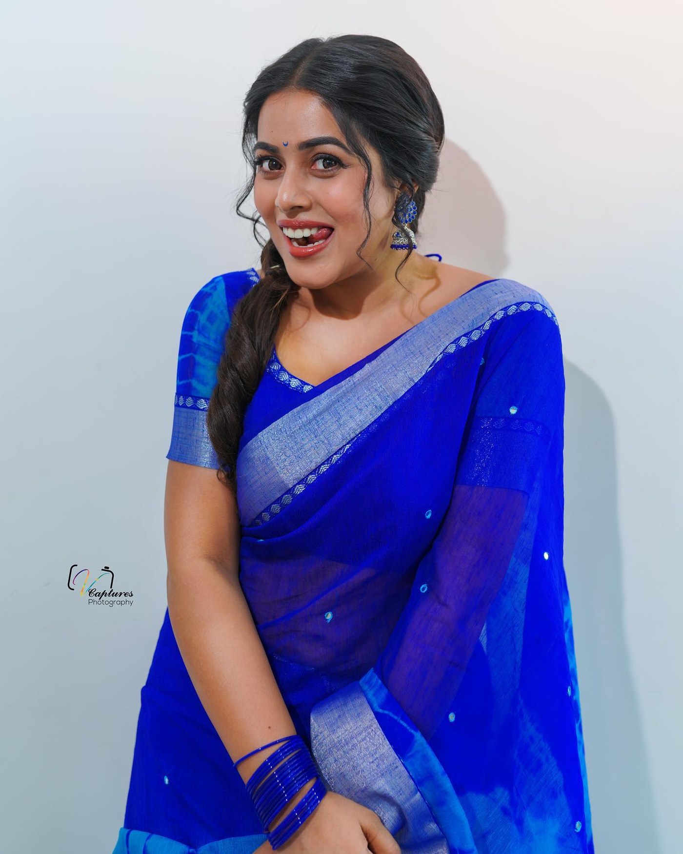 Shamna Kasim Latest Stunning Saree Photos and Looks