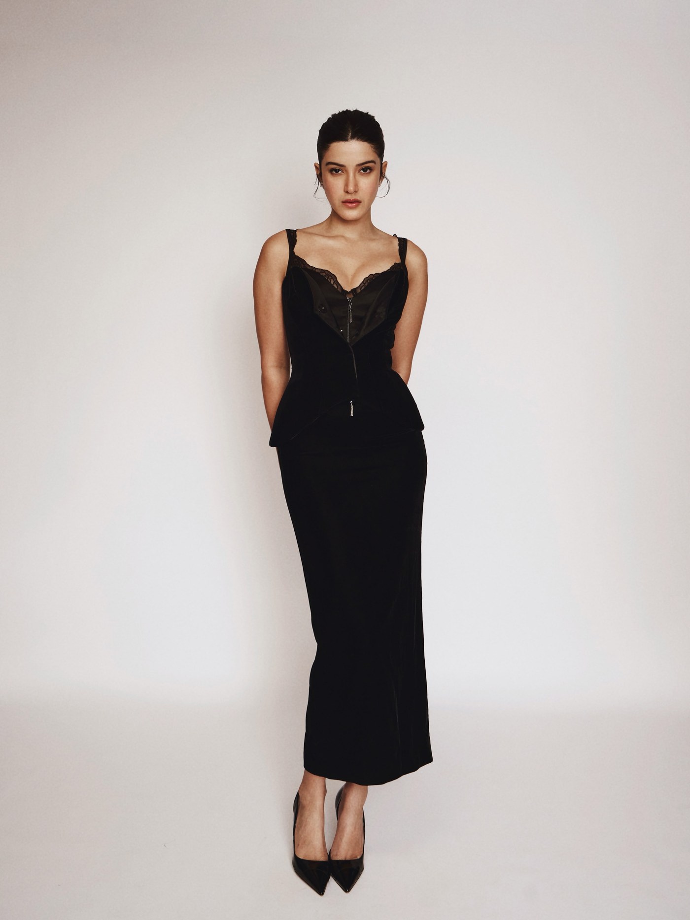 Shanaya Kapoor Redefines Modern Chic in Bold Black Tones