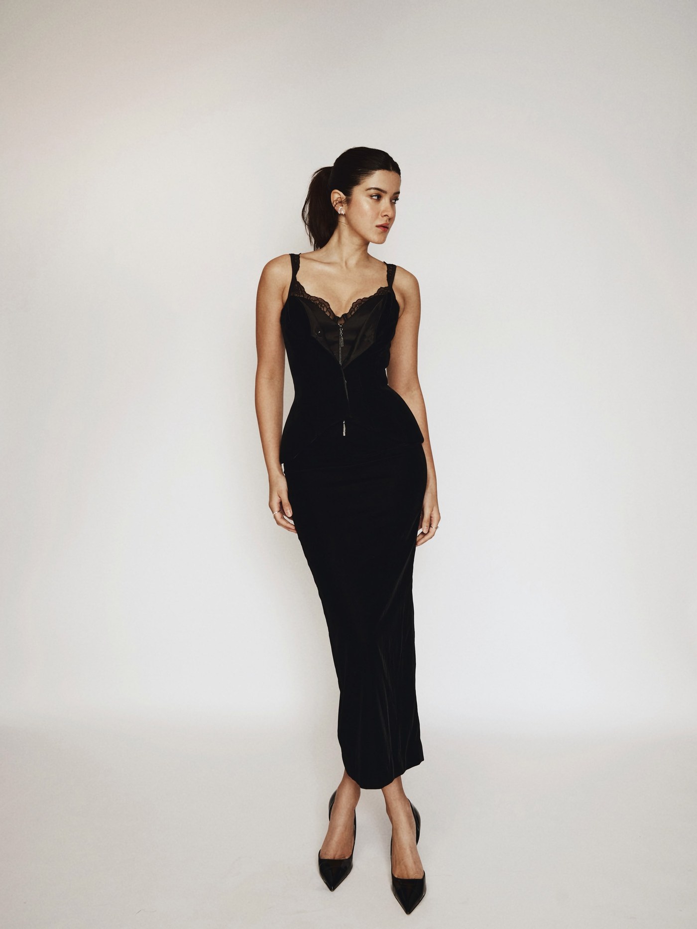 Shanaya Kapoor Redefines Modern Chic in Bold Black Tones